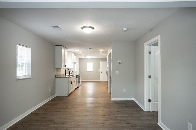 Photo - 536 Basin St