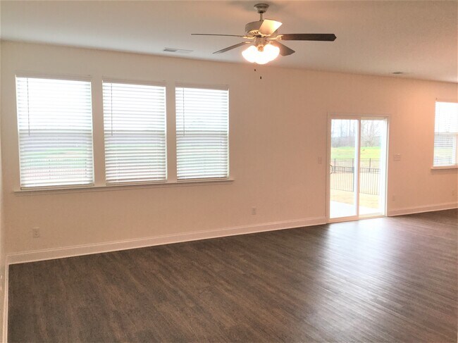 Photo - 103 Samara Ln
