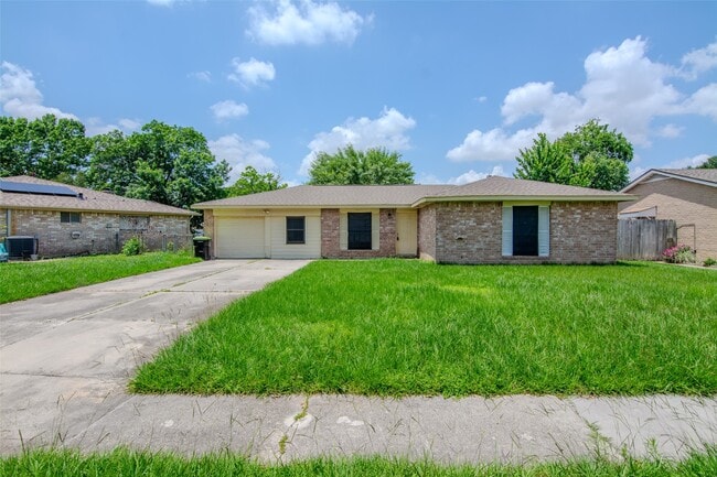 Building Photo - 9311 Golden Wood Ln