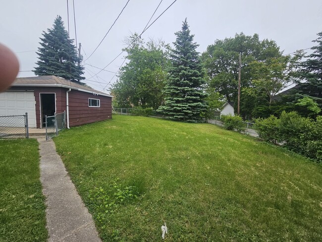 Photo - Beautiful and spacious 5 Bedroom 1.5 Bath House in Lansing, IL MUST SEE