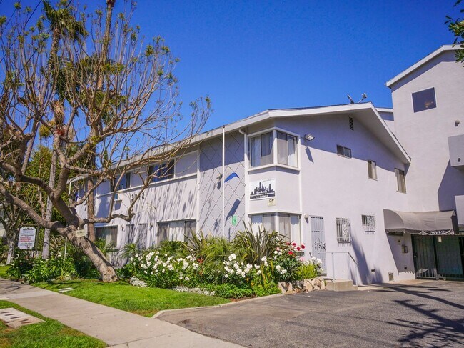 Photo - 3042 Livonia Ave