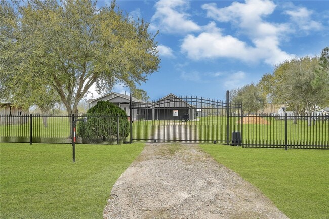 Building Photo - 5902 Cr-675