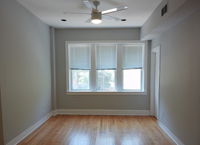 Photo - 937 N Ashland Ave Unit 2