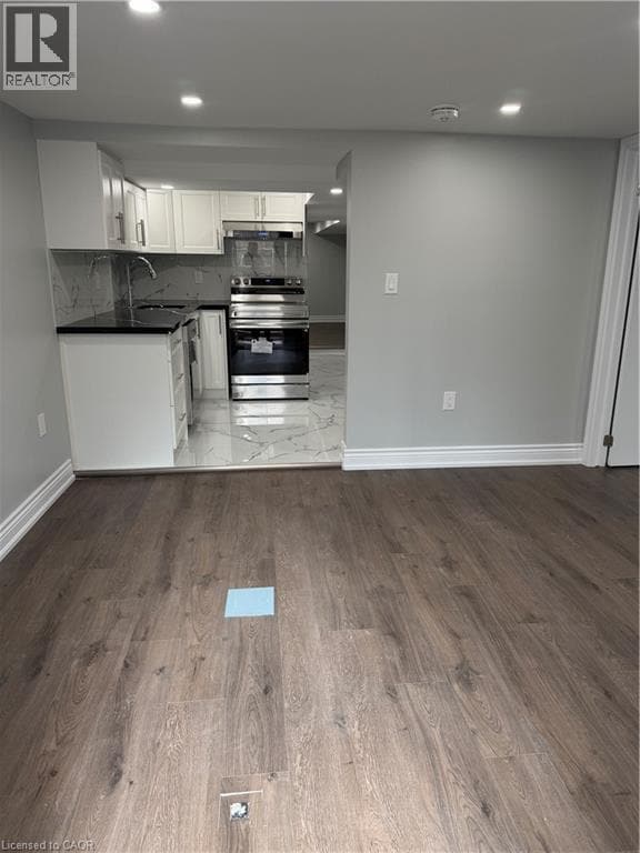 Photo - 276 Balmoral Ave N