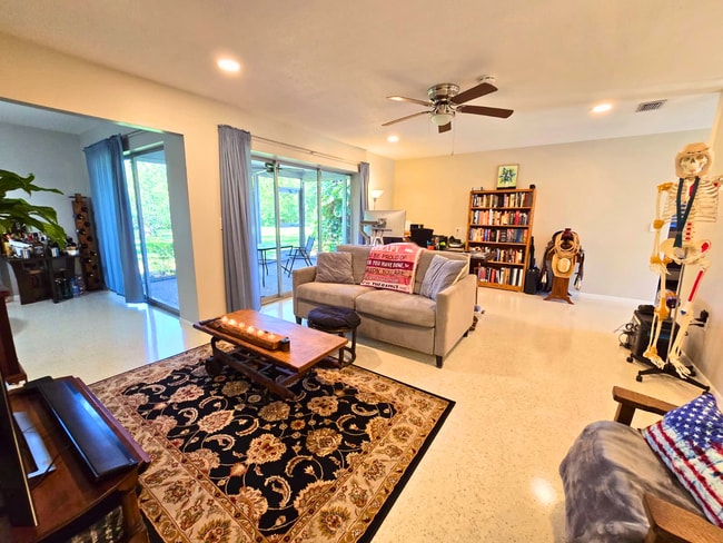 Photo - Charming 2 Bed/ 2 Bath Home w/ Garage in Sarasota