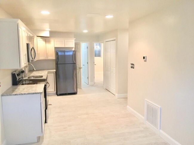 Photo - 715 8th St NE Unit B