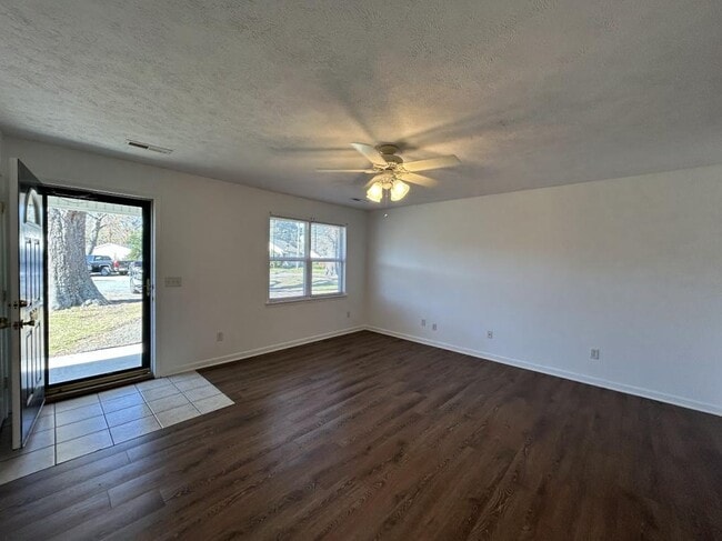 Photo - 200 Henry St