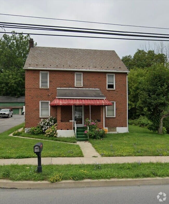 Building Photo - 914 Hellertown Rd Unit 2 Rental