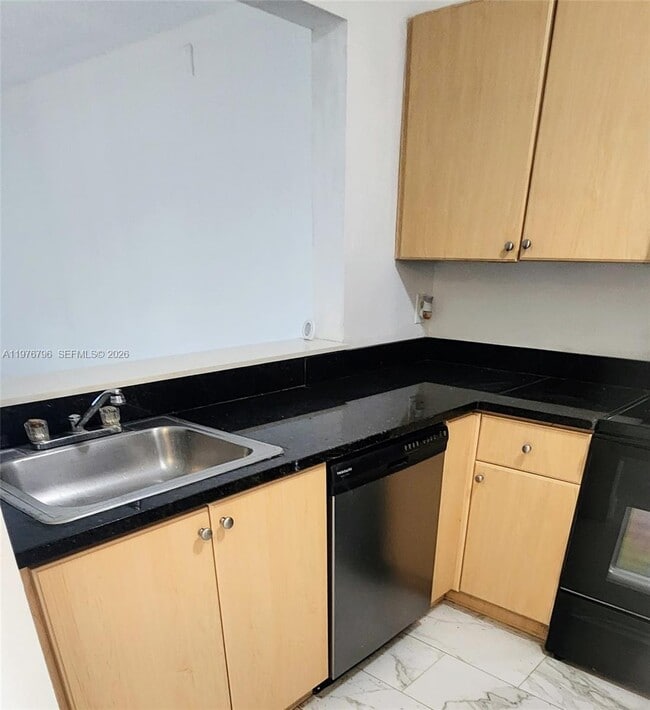 Photo - 902 NE 209th St Unit 203-40