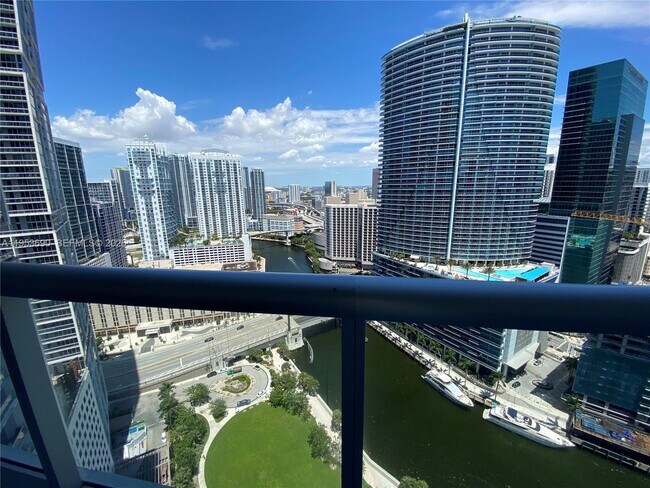 Photo - 465 Brickell Ave Unidad 3004