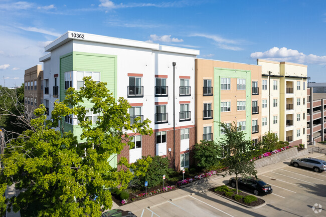 Vanguard Heights Apartments For Rent in Creve Coeur, MO | ForRent.com