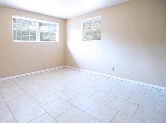 Building Photo - 2862 W 1st St Rental