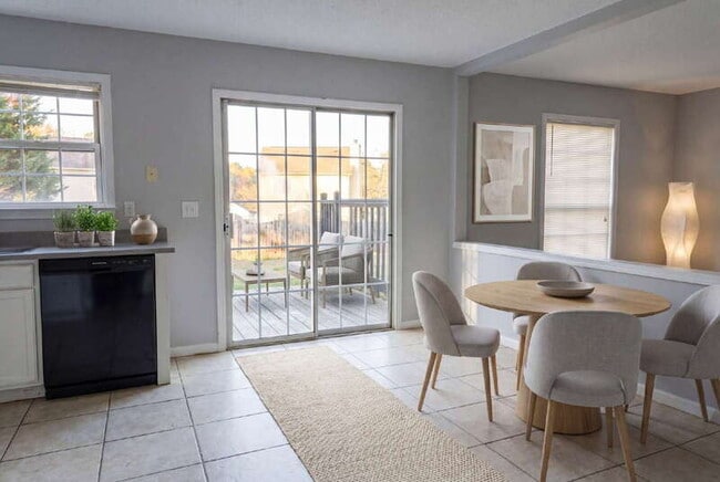 Photo - 370 Darter Run NW