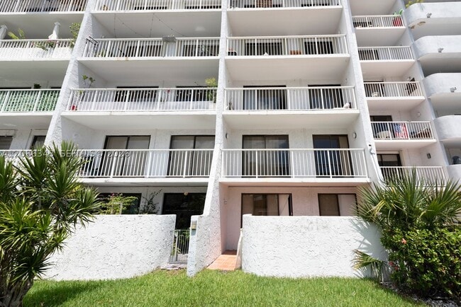 Building Photo - 1650 NE 115th St Unit 108
