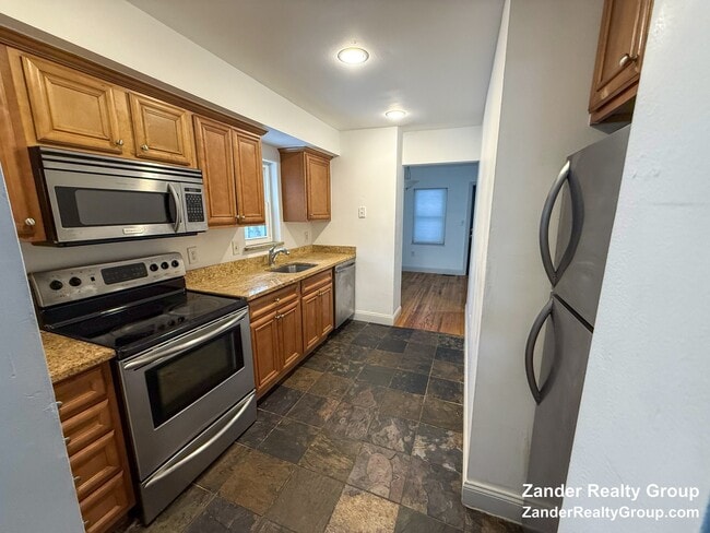 Building Photo - 250 Dudley St Unit #1