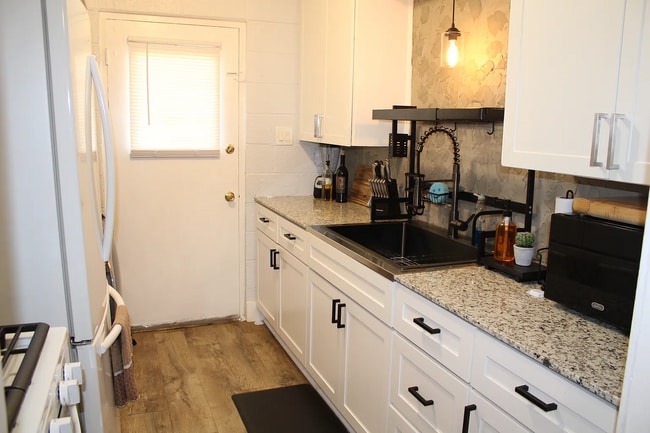 Photo - 601 Crescent St
