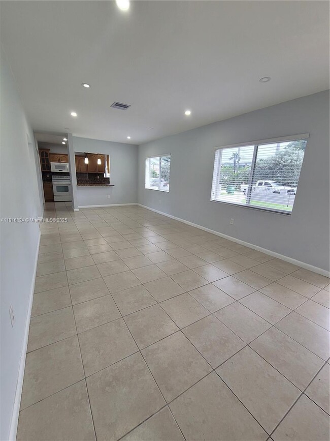 Photo - 8839 SW 28th St