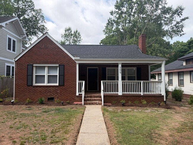 Building Photo - Updated Home Near Uptown with Fenced Backyard