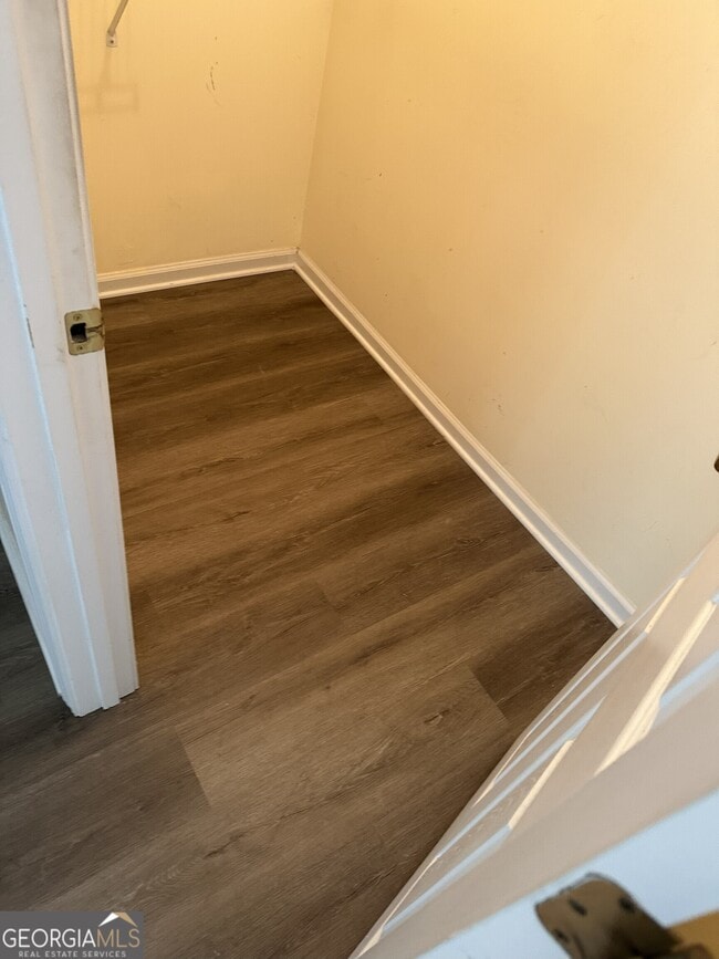 Photo - 515 Edgewater Way