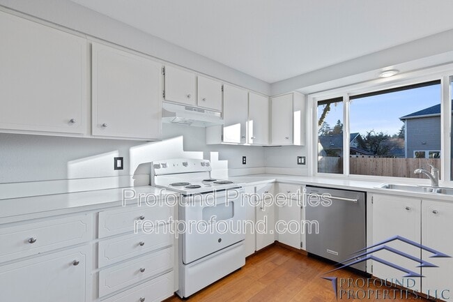 Photo - 19300 SW Hennig St