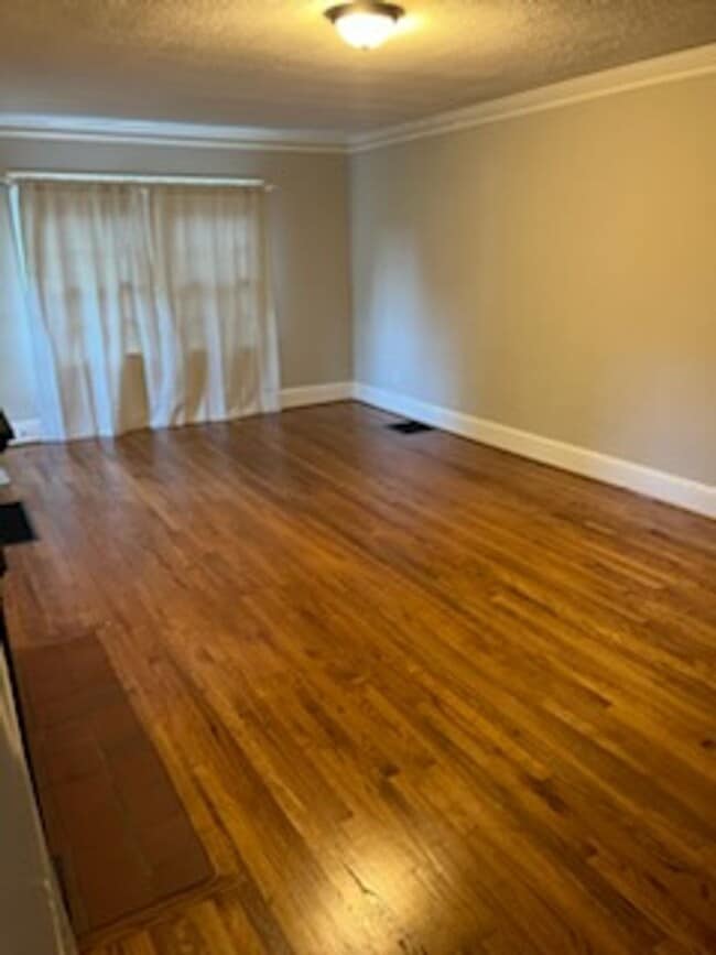 Photo - 670 Ridgewood Ave