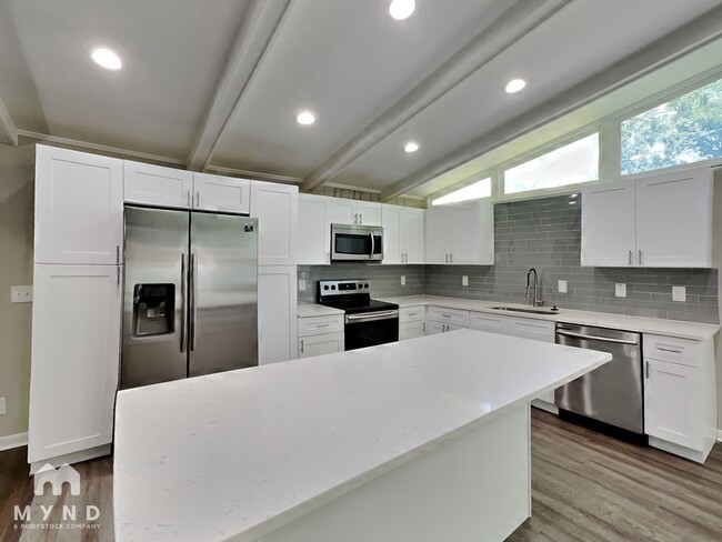 Photo - 1322 N Cliff Valley Way NE