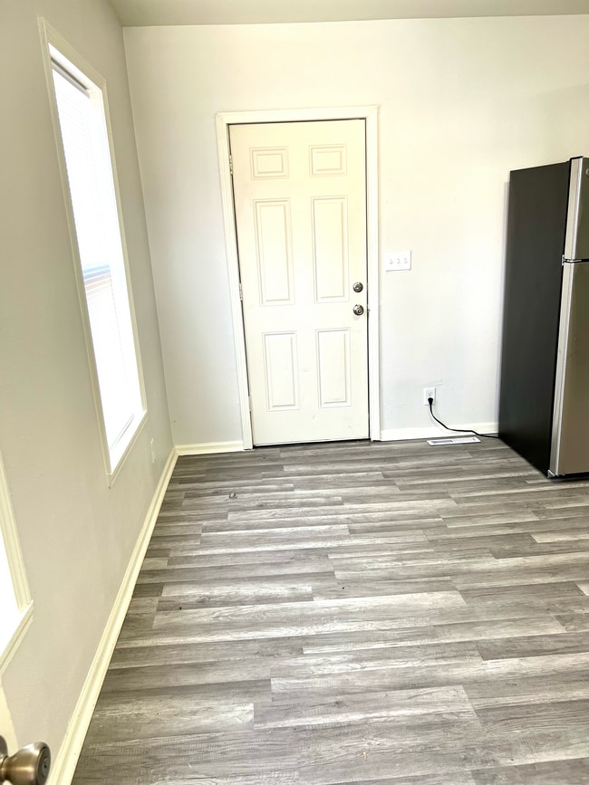 Photo - 811 Hagerer St