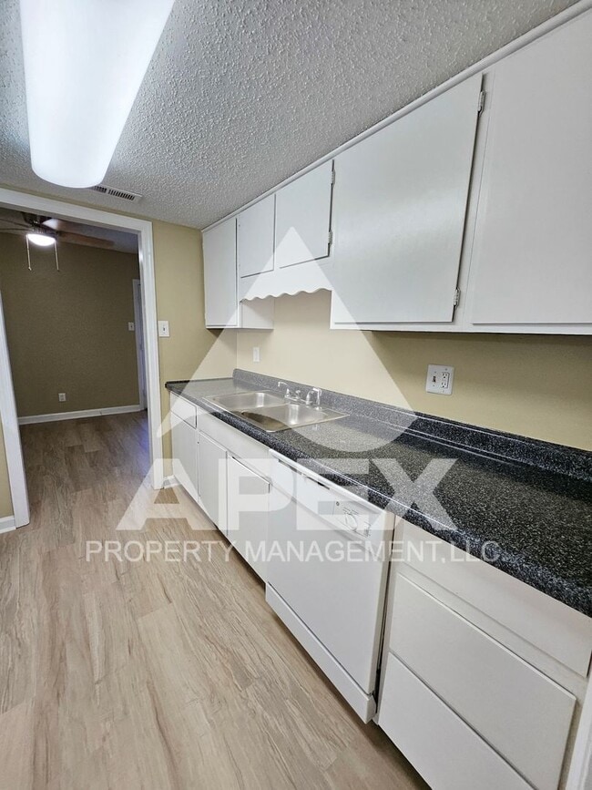 Photo - MOVE-IN SPECIAL, $1 RENT!! - Nice 2Bd - 1.5 Ba. Town House in West Knox off Cedar Bluff!