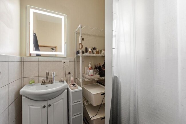 Photo - 3 bedroom in Chicago IL 60647 Unit 2