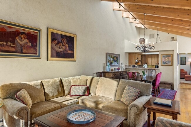 Photo - 117 W Hyman Ave