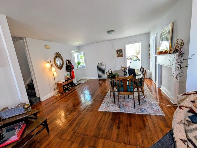 Photo - 154 Gay St