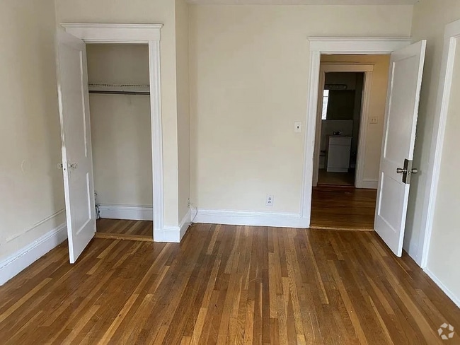 Building Photo - 5 Barrows St Unit 3 Rental