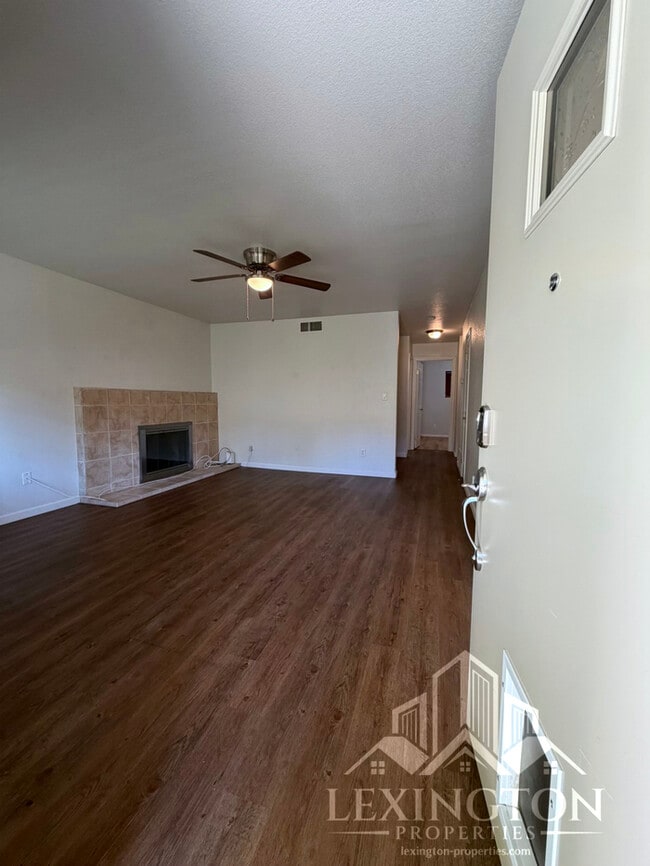 Stunning, 2BD/1BA, Condo home in The Villaggio Community, near Madison Ave. and American River Co...
