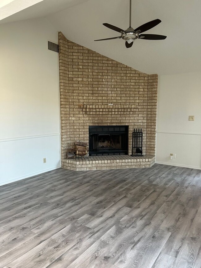 Photo - Beautiful Duplex in Esmond Estates