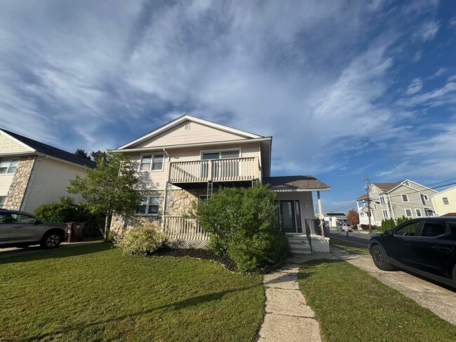 Building Photo - 352 Hampshire Dr