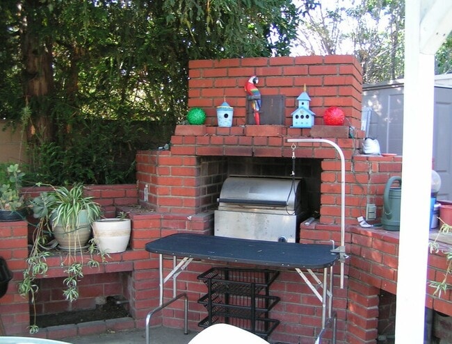 Photo - 16931 Schoolcraft St