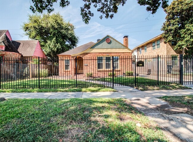 Building Photo - 2608 Rosewood St