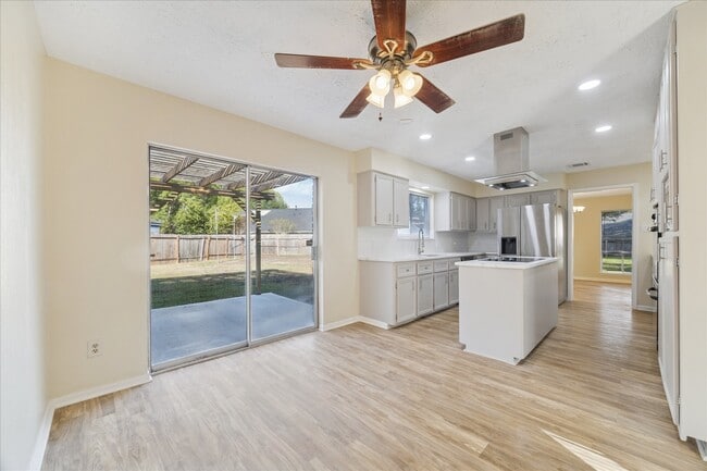 Building Photo - 2319 Wallingford Dr