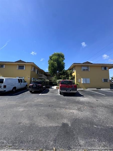 Building Photo - 890 NW 39th St Unit 8 Rental
