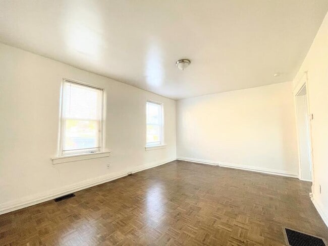 7212 Lyndover Pl Unit 1E