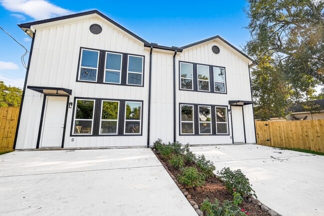 Photo - 3826 Rosemont St