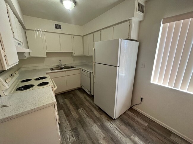 Photo - 10219 N 12th Ave Unidad 03