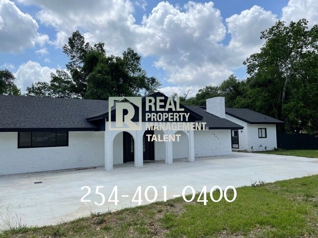 Photo - 111 Country Club Dr