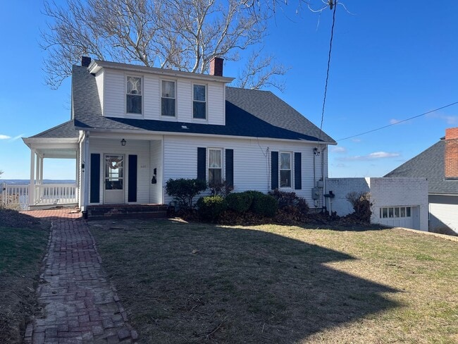 Building Photo - Breathtaking River Views!