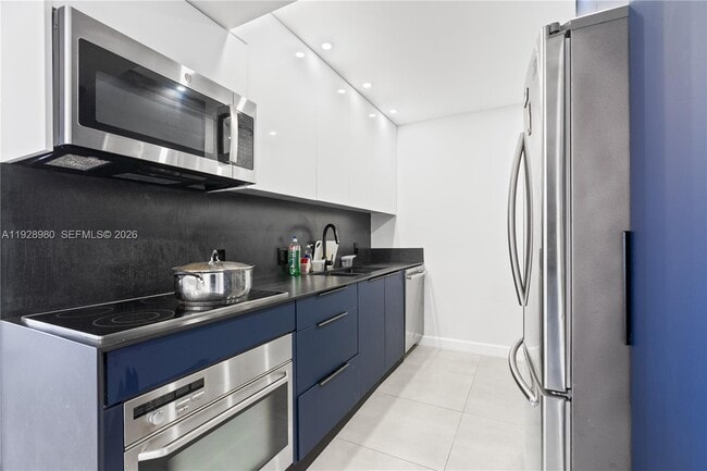 Building Photo - 20301 W Country Club Dr Unit 722