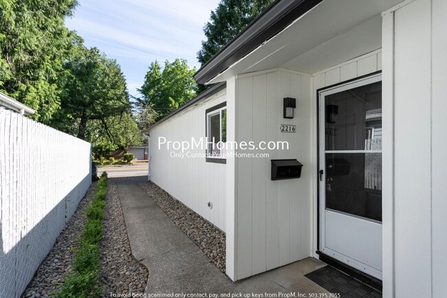 Photo - Updated Two Bedroom Duplex in Sellwood - Garage Included!