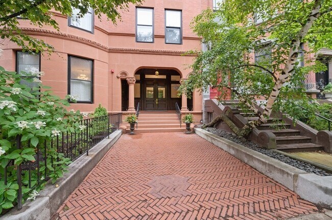 Photo - 290 Commonwealth Ave Unidad 13 Rental
