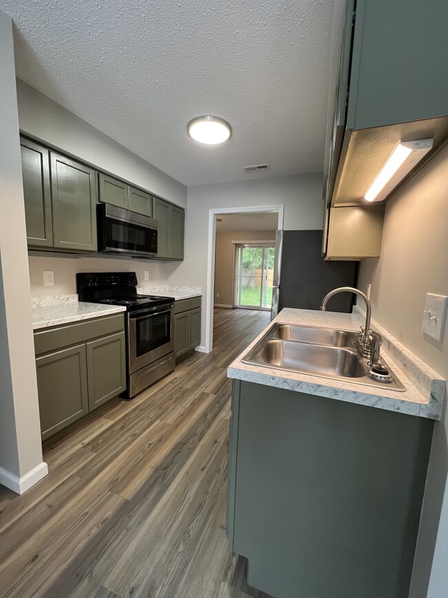 Photo - 2104 Rolling Ridge Dr