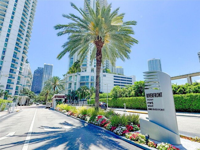 Photo - 90 SW 3rd St Unidad 2401