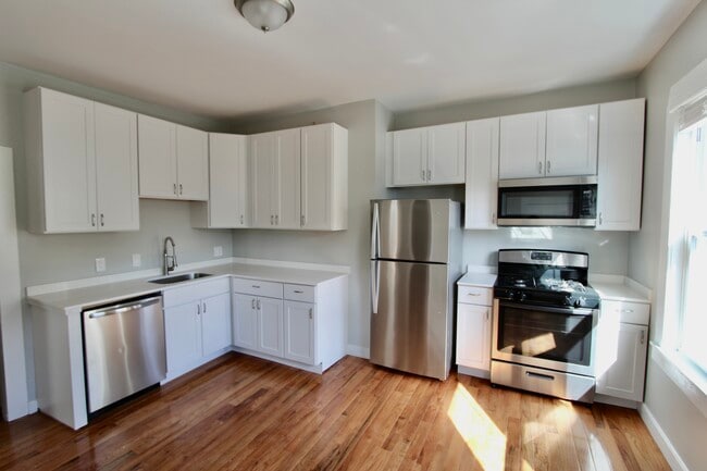 Building Photo - 203 Westville St Unit 2